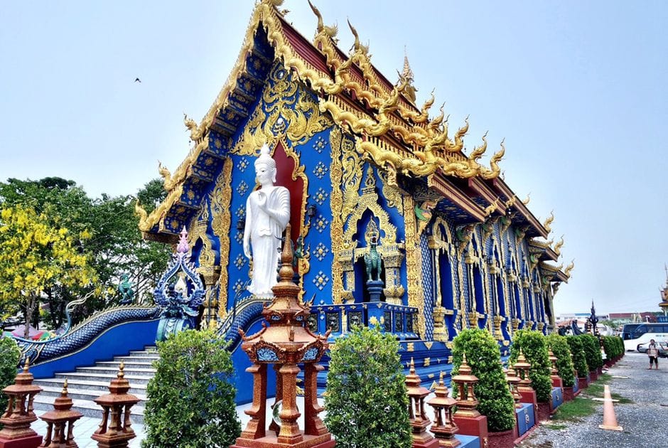 Chùa Wat Rong Seur Ten tại Thái Lan