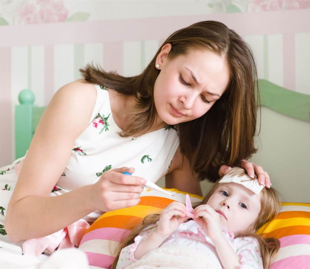 Những cách xử lý cha mẹ nên làm khi trẻ bị sốt cao